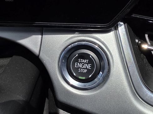 Used 2025 Chevrolet Trax LT FWD image 33