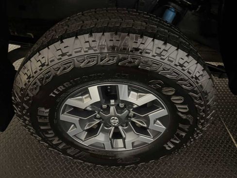 Certified 2023 Toyota Tacoma TRD Off-Road image 13