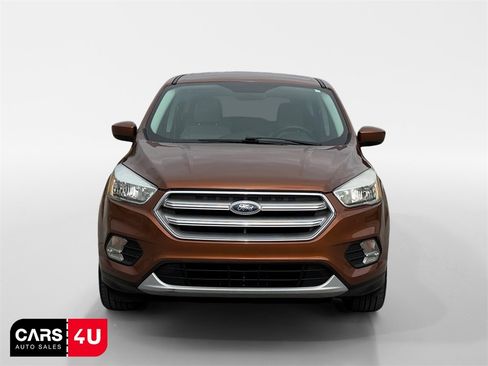 Used 2017 Ford Escape SE image 2