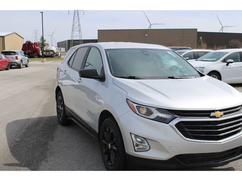 Used 2021 Chevrolet Equinox LS w/ LS Convenience Package image 6