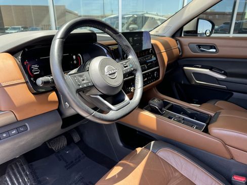 Used 2022 Nissan Pathfinder Platinum w/ Cargo Package image 36