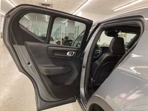 Used 2019 Volvo XC40 T5 Momentum AWD/4WD image 38