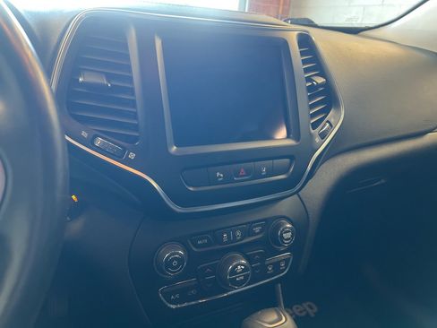 Used 2021 Jeep Cherokee Latitude Lux w/ Comfort/Convenience Group AWD/4WD image 24