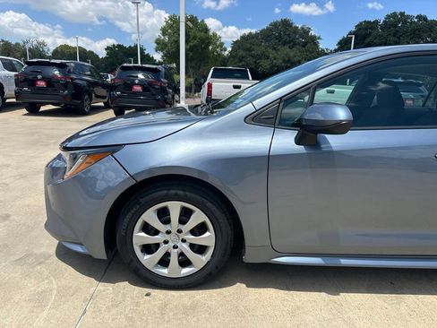 Used 2022 Toyota Corolla LE FWD image 6