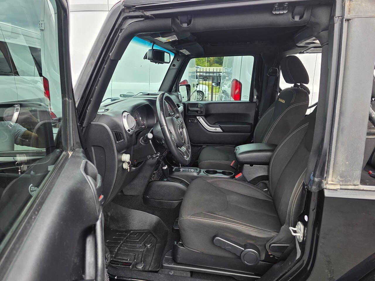 Used 2015 Jeep Wrangler Sahara w/ Connectivity Group AWD/4WD image 8