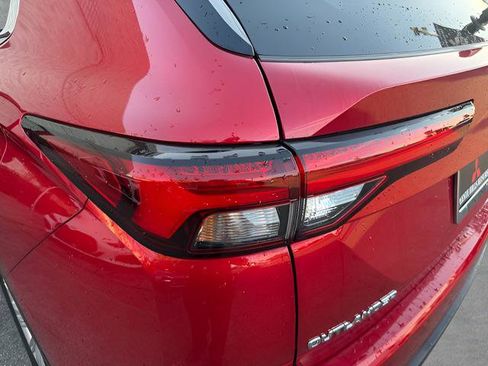 Used 2023 Mitsubishi Outlander ES image 31