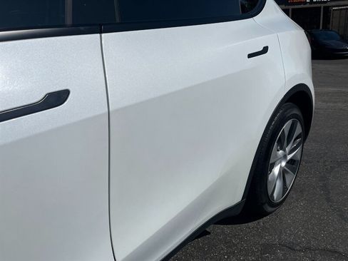 Used 2024 Tesla Model Y Long Range RWD image 28