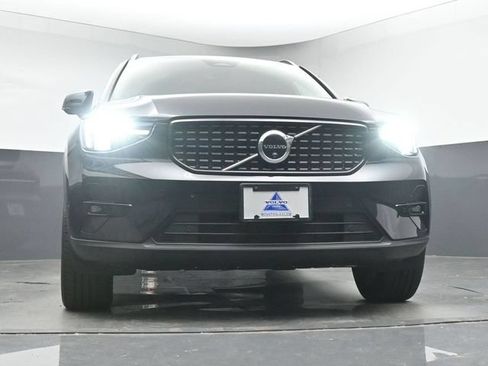 Used 2025 Volvo XC40 B5 Plus AWD/4WD image 36