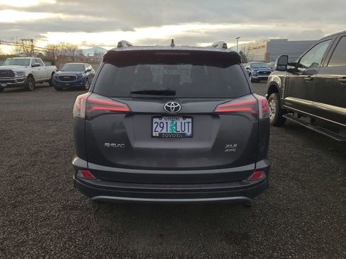 Used 2018 Toyota RAV4 XLE image 4