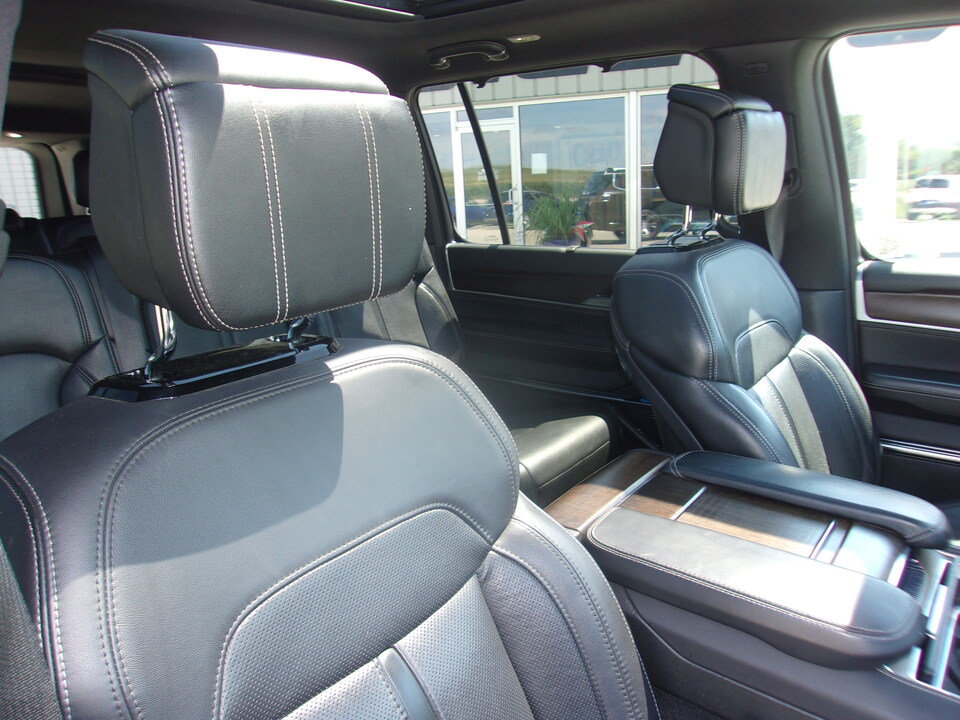 Used 2024 Jeep Grand Wagoneer L 4WD w/ Flexible Seating Group image 13