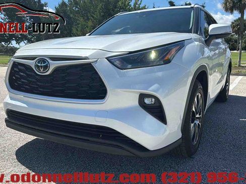 Used 2022 Toyota Highlander XLE FWD image 35