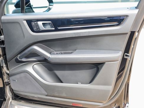 Certified 2023 Porsche Cayenne image 26