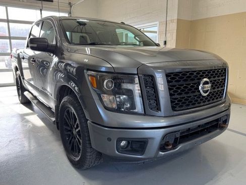 Used 2018 Nissan Titan SV w/ SV Convenience Package image 1