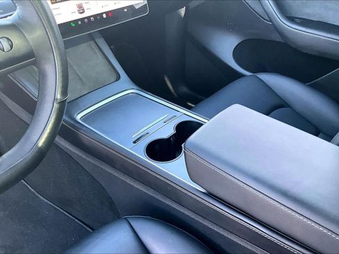 Used 2024 Tesla Model Y 2WD image 16