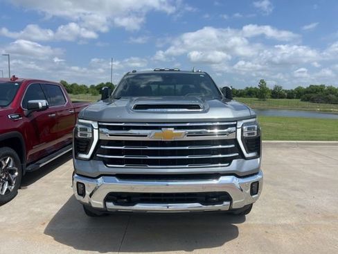 Used 2024 Chevrolet Silverado 2500 LTZ w/ LTZ Convenience Package image 2