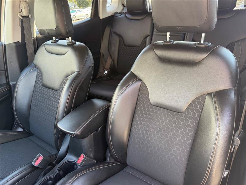 Used 2018 Jeep Compass Latitude w/ Popular Equipment Group AWD/4WD image 11
