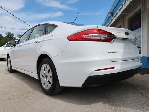 Used 2019 Ford Fusion S FWD image 7