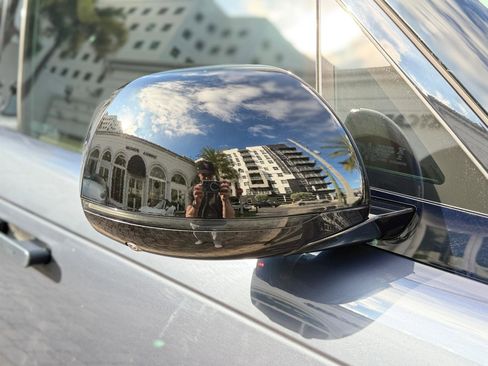 Used 2024 Land Rover Range Rover Long Wheelbase Autobiography image 9