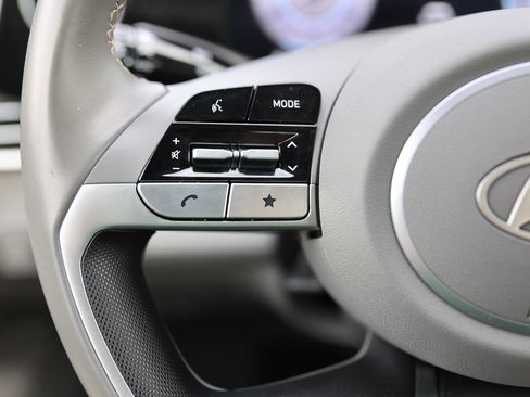 Certified 2025 Hyundai Elantra SEL FWD image 33