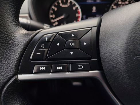 Used 2024 Nissan Altima 2.5 SV image 10