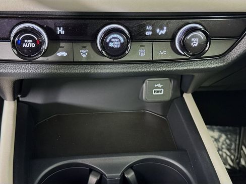 Used 2025 Honda HR-V LX image 20