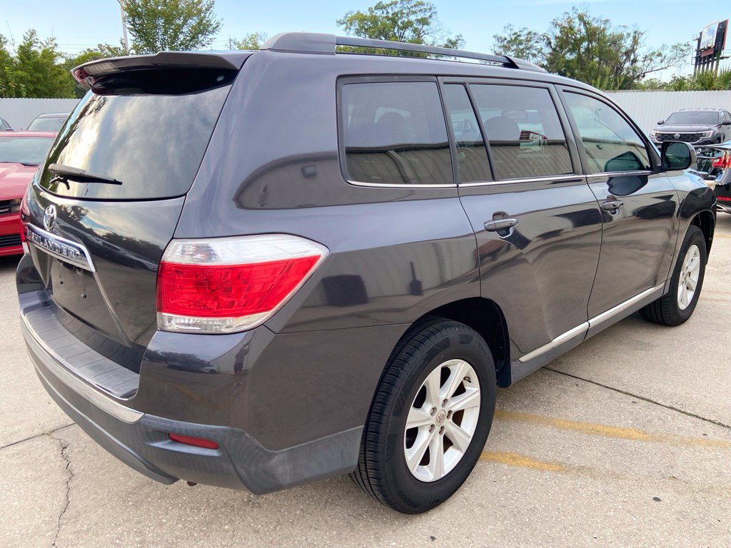 Used 2013 Toyota Highlander Plus FWD image 6
