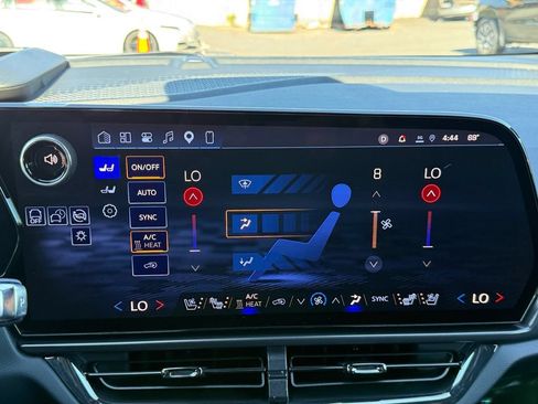 New 2026 Chevrolet Equinox EV RS w/ Convenience Package II AWD/4WD image 17
