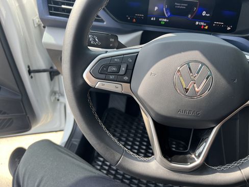 Certified 2022 Volkswagen Taos SE FWD image 17