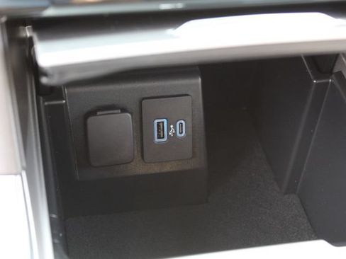 Used 2023 Ford Explorer Platinum w/ Technology Package AWD/4WD image 28