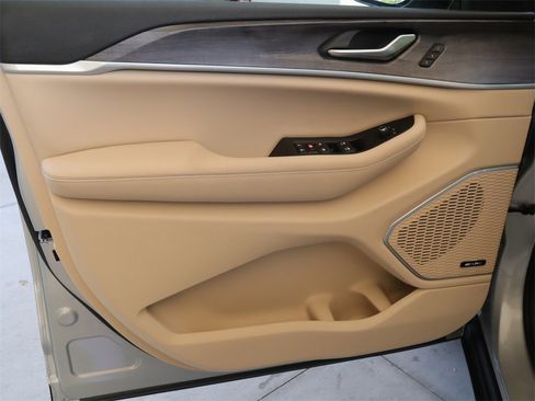 New 2023 Jeep Grand Cherokee 4xe w/ Luxury Tech Group II image 23