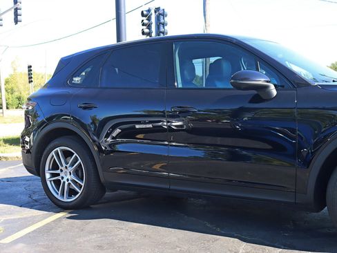 Used 2020 Porsche Cayenne Sport Utility 4D image 4