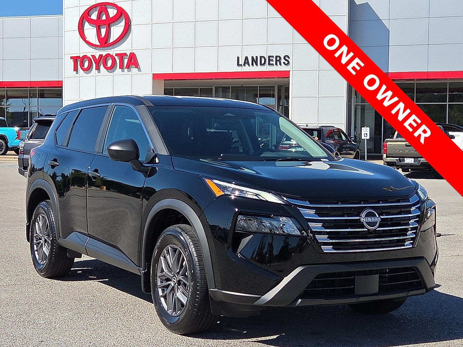 Used 2026 Nissan Rogue S FWD image 1