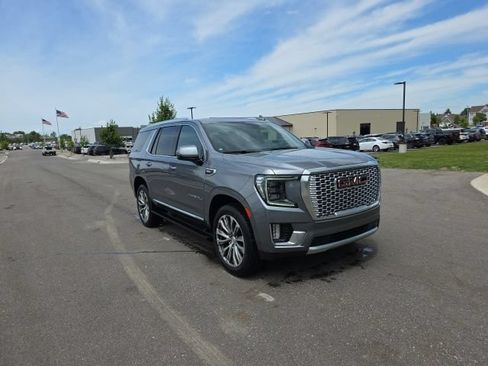 Used 2021 GMC Yukon Denali w/ Denali Premium Package AWD/4WD image 3