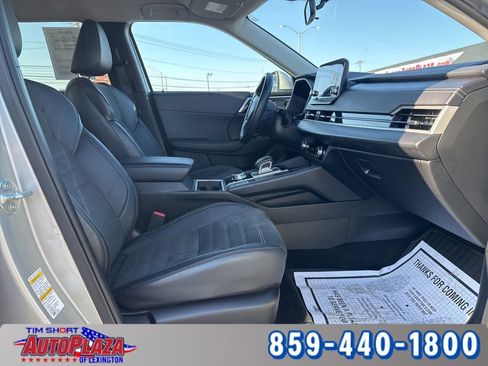 Used 2024 Mitsubishi Outlander SE Black Edition image 37