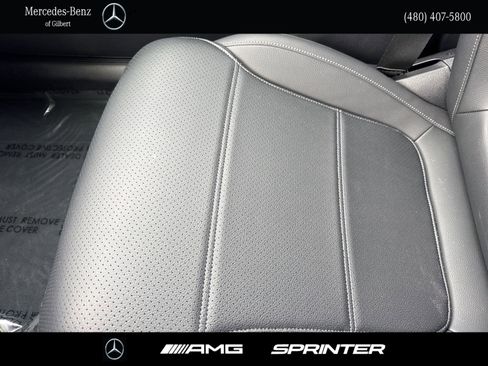 Used 2025 Mercedes-Benz GLC 300 image 28