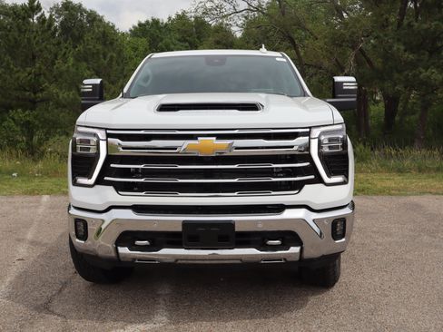 New 2026 Chevrolet Silverado 2500 LTZ w/ LTZ Premium Package AWD/4WD image 14