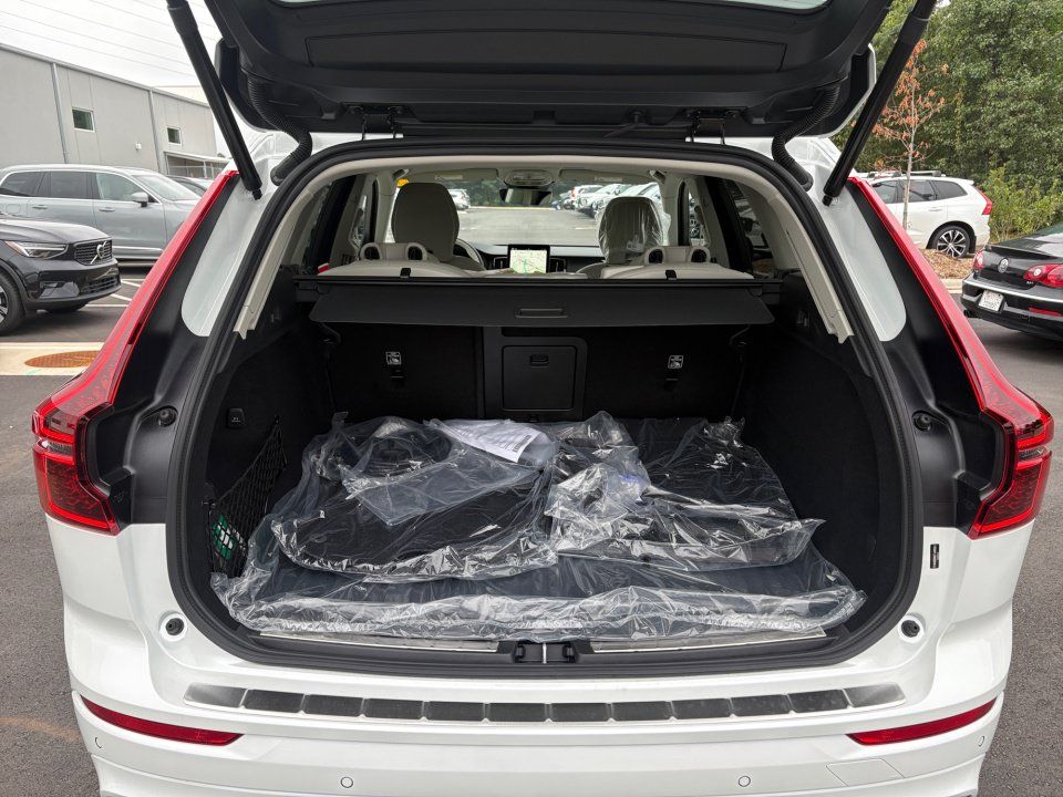 New 2026 Volvo XC60 T8 Ultra w/ Protection Package Premier AWD/4WD image 15