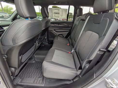 New 2025 Jeep Grand Cherokee Laredo X w/ Luxury Tech Group I image 14