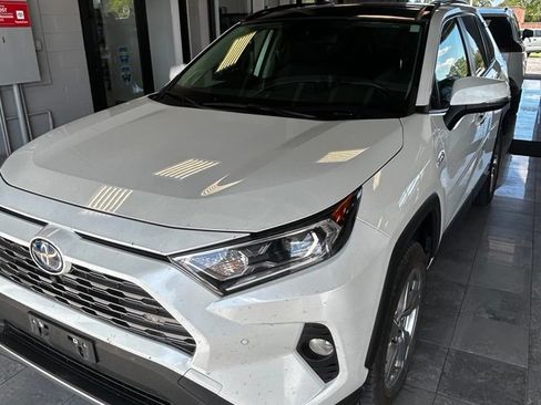 Used 2020 Toyota RAV4 Limited AWD/4WD image 2