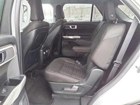 Used 2020 Ford Explorer XLT w/ Comfort Package image 9