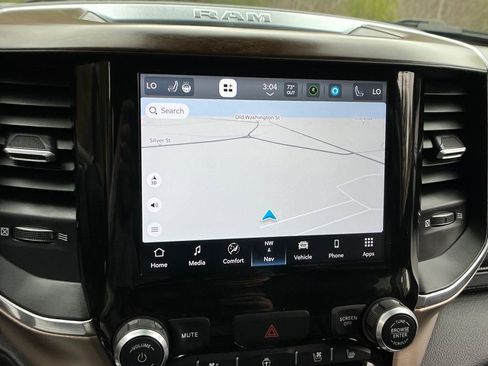 Used 2022 RAM 1500 Laramie AWD/4WD image 18
