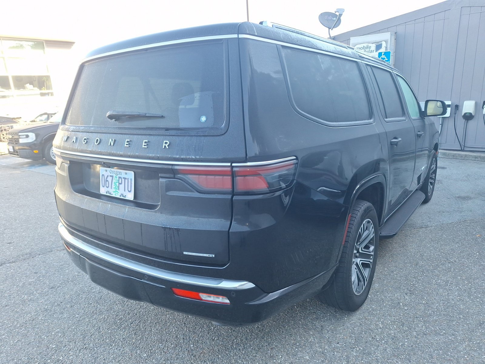 Used 2024 Jeep Wagoneer L Series II w/ Flexible Seating Group AWD/4WD image 8