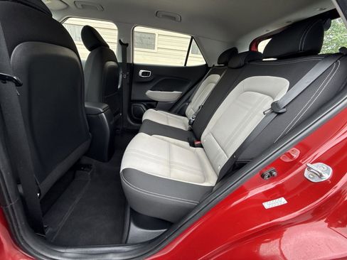 Used 2021 Hyundai Venue SEL w/ Cargo Package FWD image 24