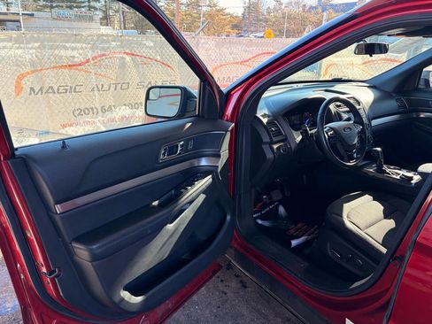 Used 2018 Ford Explorer XLT AWD/4WD image 51