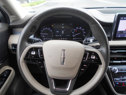Used 2022 Lincoln Corsair FWD w/ Premium Package image 10