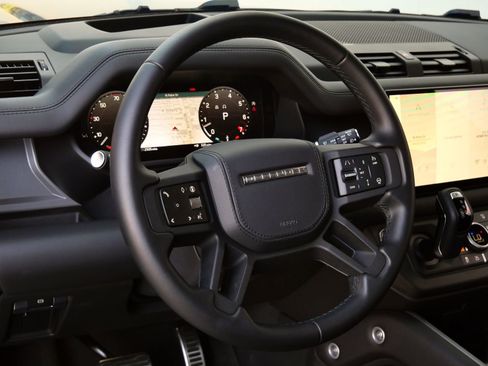 Used 2025 Land Rover Defender 110 X image 10