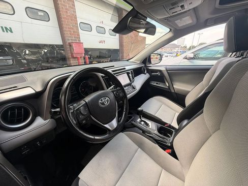 Used 2018 Toyota RAV4 XLE w/ Convenience Package AWD/4WD image 11