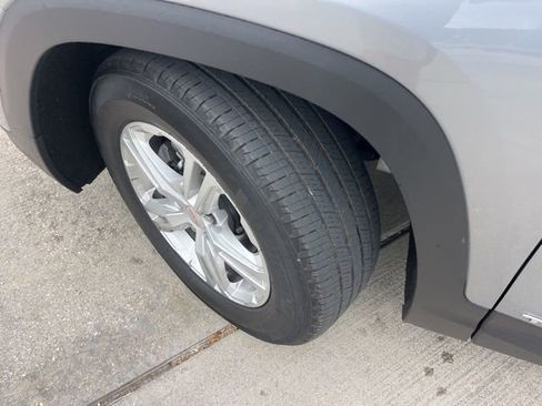 Used 2024 GMC Terrain SLE FWD image 31