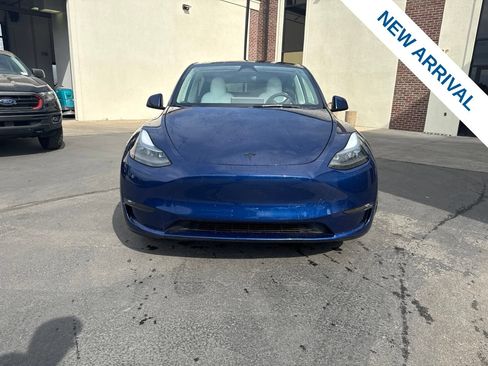 Used 2023 Tesla Model Y Performance AWD/4WD image 2