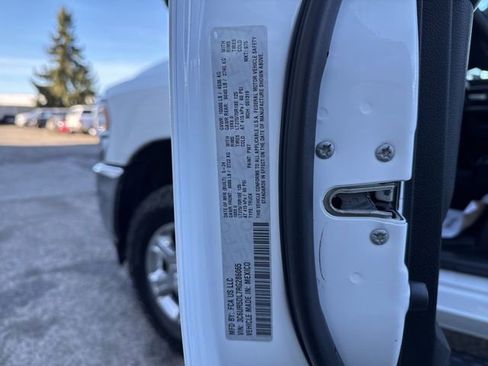 Used 2024 RAM 2500 Big Horn image 29